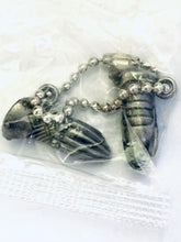 Cargar imagen en el visor de la galería, The Legend of Zelda: Skyward Sword Metal Item Collection - Horihori Glove