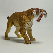 Cargar imagen en el visor de la galería, Smilodon - Trading Figure - Miniature (038)