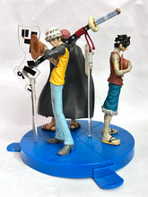 Cargar imagen en el visor de la galería, One Piece x Sapporo Ichiban - Monkey D. Luffy, Trafalgar Law & Akagami no Shanks - Figure Set - 7-Eleven Limited