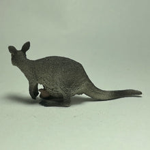 Load image into Gallery viewer, Red Kangaroo Family - Trading Figure - Miniature (15)