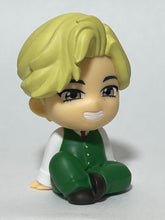 Cargar imagen en el visor de la galería, TinyTan - V - Trading Figure - Candy Toy (6) - BTS