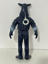 Cargar imagen en el visor de la galería, Ultraseven - Pegassa Seijin - Ultra Monster Series 28