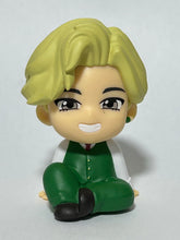 Cargar imagen en el visor de la galería, TinyTan - V - Trading Figure - Candy Toy (6) - BTS