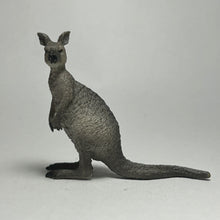 Load image into Gallery viewer, Red Kangaroo Family - Trading Figure - Miniature (15)