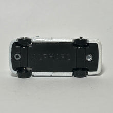 Cargar imagen en el visor de la galería, Toyota Alphard - Diecast Mini Car - White