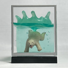 Cargar imagen en el visor de la galería, Polar Bear Diving - Trading Figure - Miniature