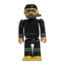 Cargar imagen en el visor de la galería, Kubrick Glico Man and Bisco-kun - Diver