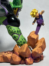 Load image into Gallery viewer, Dragon Ball Z - Perfect Cell vs. Son Gohan SSJ2 - Figure Capsule Neo