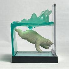 Cargar imagen en el visor de la galería, Polar Bear Diving - Trading Figure - Miniature