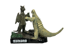 Cargar imagen en el visor de la galería, Ultraman - Red King VS Chandlar - Mini Diorama