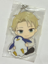Cargar imagen en el visor de la galería, Spy × Family - Loid Forger - Acrylic Keychain - Penguin