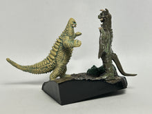 Cargar imagen en el visor de la galería, Ultraman - Red King VS Chandlar - Mini Diorama