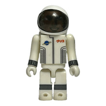 Load image into Gallery viewer, Kubrick Glico Man and Bisco-kun - Spaceman