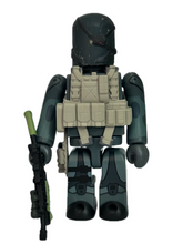 Load image into Gallery viewer, Metal Gear Solid 4: Guns of the Patriots - Solid Snake - Trading Figure - Kubrick