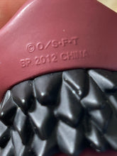 Load image into Gallery viewer, One Piece - Gol D. Roger - Figure Keychain