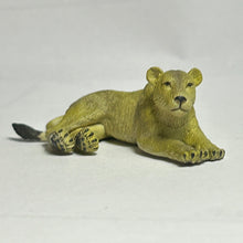 Load image into Gallery viewer, Lion Family (B) - Trading Figure - Miniature (9)