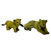 Load image into Gallery viewer, Lion Family (B) - Trading Figure - Miniature (9)