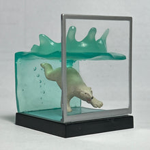 Cargar imagen en el visor de la galería, Polar Bear Diving - Trading Figure - Miniature