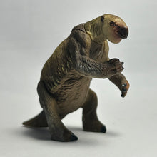 Cargar imagen en el visor de la galería, Megatherium - Trading Figure - Miniature (039)