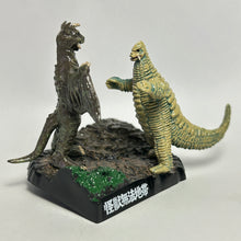 Cargar imagen en el visor de la galería, Ultraman - Red King VS Chandlar - Mini Diorama