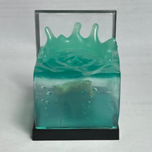 Cargar imagen en el visor de la galería, Polar Bear Diving - Trading Figure - Miniature