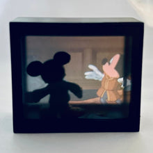Cargar imagen en el visor de la galería, The Prince and the Pauper - Mickey Mouse - Mini Diorama