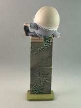 Load image into Gallery viewer, Alice's Adventures in Wonderland - Humpty Dumpty - Figure - Mini Vignette