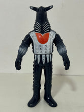 Cargar imagen en el visor de la galería, Ultraseven - Pegassa Seijin - Ultra Monster Series 28