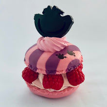 Cargar imagen en el visor de la galería, Alice in Wonderland - Cheshire Cat - Figure - Macarons