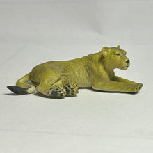 Load image into Gallery viewer, Lion Family (B) - Trading Figure - Miniature (9)