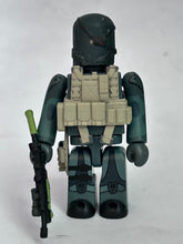 Load image into Gallery viewer, Metal Gear Solid 4: Guns of the Patriots - Solid Snake - Trading Figure - Kubrick