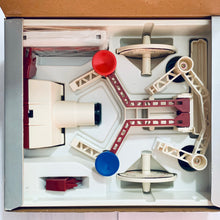 Cargar imagen en el visor de la galería, Family Computer Robot: Gyro - Famicom - FC - Nintendo - Japan Ver. - NTSC-JP - CIB (HVC-GYS)