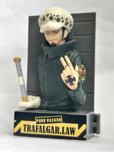 Cargar imagen en el visor de la galería, One Piece - Trafalgar Law - Magnet Figure