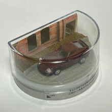 Cargar imagen en el visor de la galería, Nissan Fairlady 240ZG - Diorama Miniature Car