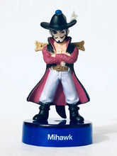 Cargar imagen en el visor de la galería, One Piece - Dracule Mihawk - Plastic Bottle Cap 17 - OP x PEPSI NEX Figure Collection