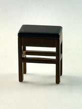 Cargar imagen en el visor de la galería, Foot Treadle Sewing Machine - Miniature - Trading Figure