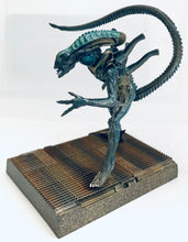 Load image into Gallery viewer, Aliens - Alien Warrior - Shokugan Trading Figure - SF Movie Selection Vol.2