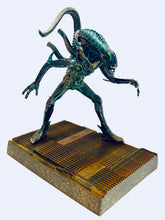 Load image into Gallery viewer, Aliens - Alien Warrior - Shokugan Trading Figure - SF Movie Selection Vol.2