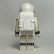 Cargar imagen en el visor de la galería, Kubrick Glico Man and Bisco-kun - Spaceman - Cuchiwaii