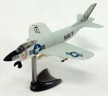 Cargar imagen en el visor de la galería, McDonnell F3H Demon - Trading Figure - Miniature (94) - Cuchiwaii