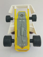 Cargar imagen en el visor de la galería, Mario Kart Donkey Kong DK Pull Back Car Carting Nintendo 2005 Toy