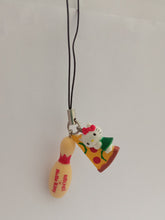 Cargar imagen en el visor de la galería, Round1 X Hello Kitty Strappin Strap Key Holder