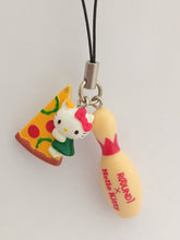 Cargar imagen en el visor de la galería, Round1 X Hello Kitty Strappin Strap Key Holder
