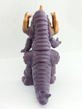 Cargar imagen en el visor de la galería, Ultraman Kaiju COTTON-POPPE GOLD BOMBER Soft Vinyl Sofubi Softvi Figure 1996 Japan