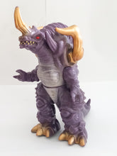 Cargar imagen en el visor de la galería, Ultraman Kaiju COTTON-POPPE GOLD BOMBER Soft Vinyl Sofubi Softvi Figure 1996 Japan
