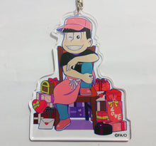 Cargar imagen en el visor de la galería, Osomatsu-san x COLLABO CAFE HONPO - Matsuno Osomatsu - BIG Acrylic Keychain
(Charabomu)
