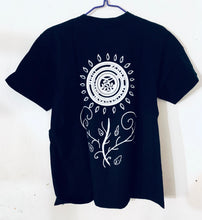 Cargar imagen en el visor de la galería, Yumi Wakatsuki Member Design T-shirt Black M Size "Nogizaka 46 Artworks almost all exhibition"