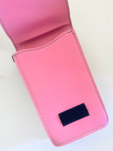 Cargar imagen en el visor de la galería, One Piece x Panson Works - Boa Hancock - Pouch with Carabiner - Mobile Case