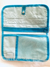 Cargar imagen en el visor de la galería, One Piece Multi Case (Straw Hat Pirates ver.)