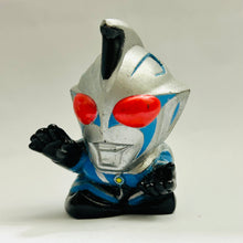 Cargar imagen en el visor de la galería, Ultraman Cosmos - Chaos Ultraman - Finger Puppet - SD Figure
